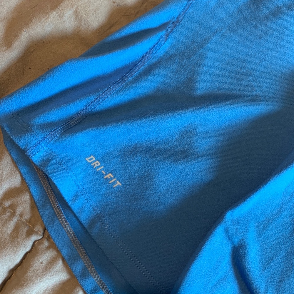 Athletic pullover - Picture 2 of 3